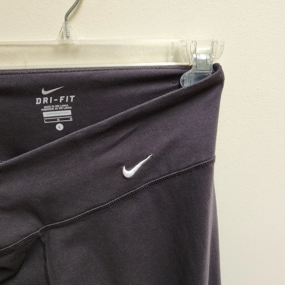 Nike DriFit Black Leggings Cropped Size L